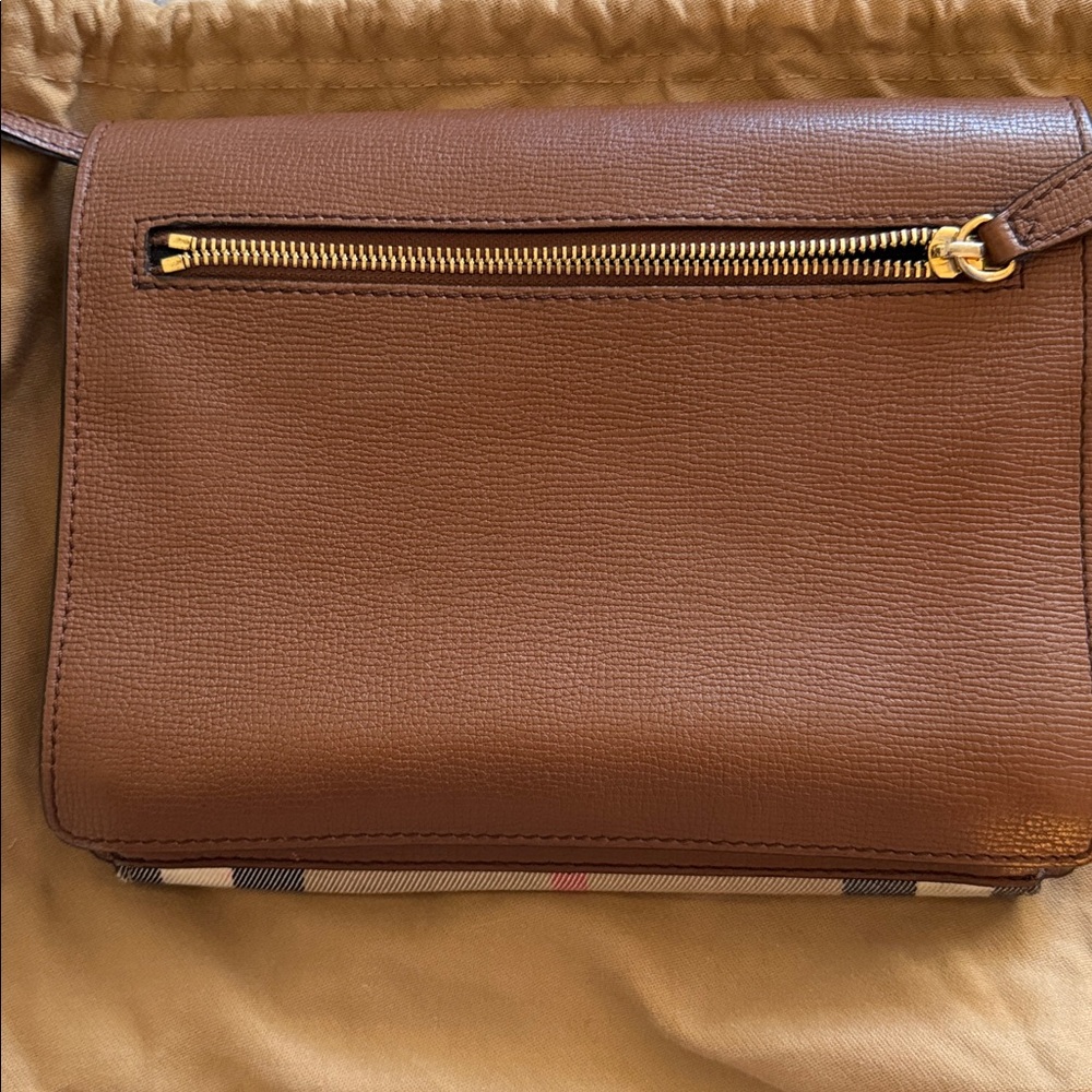 Burberry Maroon and Tan Leather Interior - Picture 3 of 13